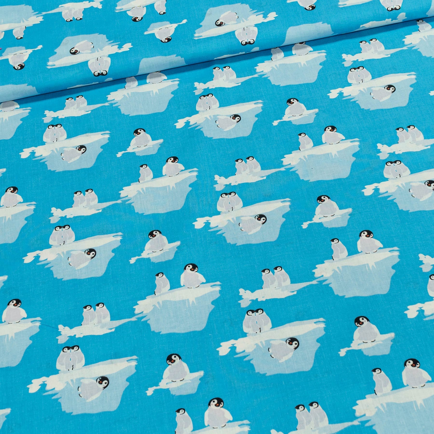 Bavlněné plátno dětské tučňáci na modré, š.150cm (látka v metráži)