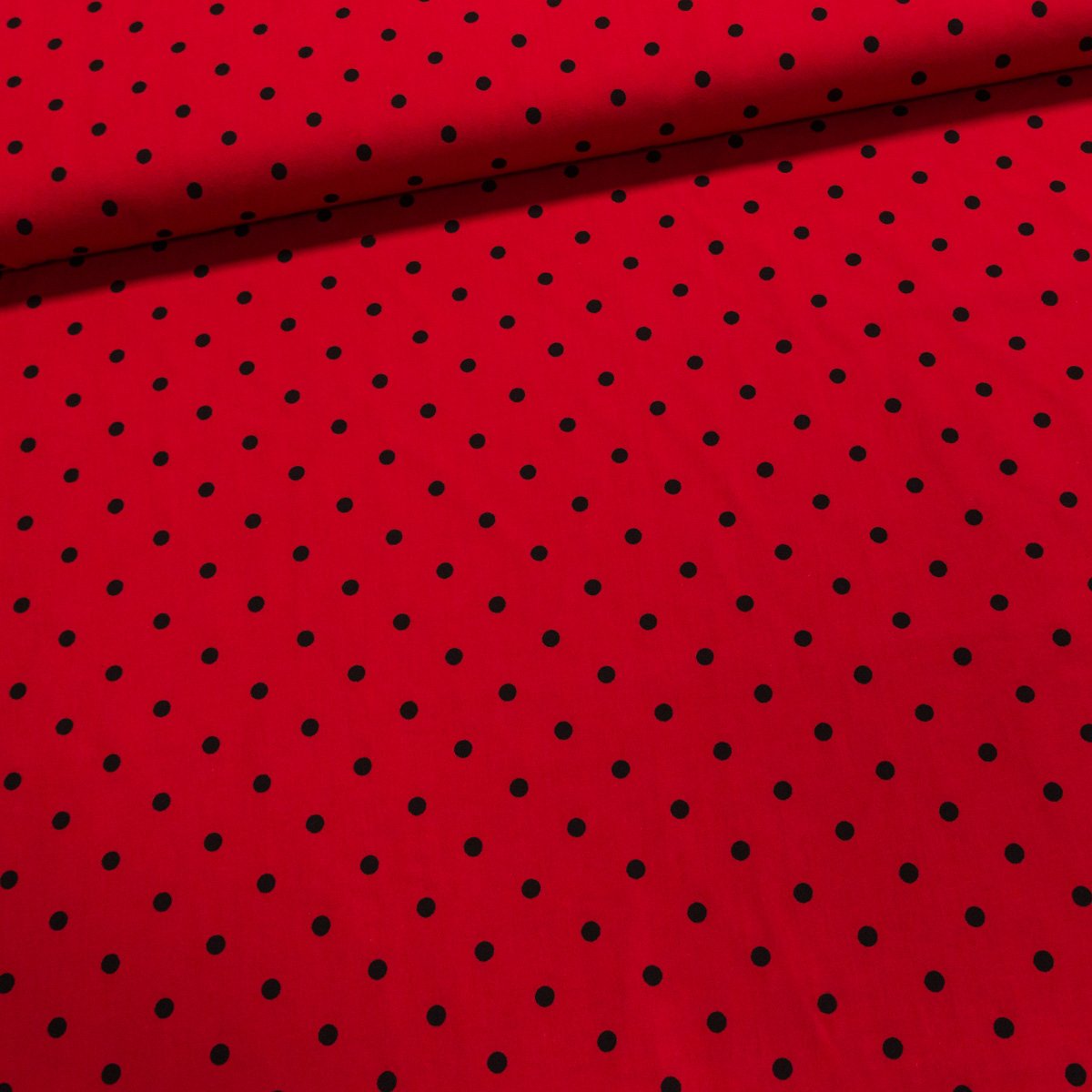 Bavlněné plátno Valerie VA001/01 černý puntík na červené, š.160cm (látka v metráži)