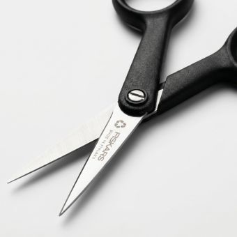 Vyšívací nůžky FISKARS FUNCTIONAL FORM RENEW 1074541, ostré hroty , délka 13 cm