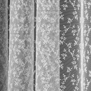 Tylová záclona 564, vyšívané květinky, bílá (více výšek, v metráži)