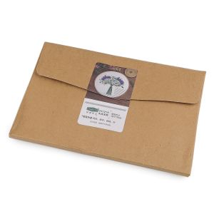 Vyšívací dárková sada s předtištěným motivem 940151/4, fialová kytice (předtisk, jehly a příze), 15x22cm