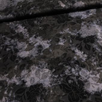 Polyesterový úplet N6091 květinový vzor na černé se stříbrnými fleky, š.150cm (látka v metráži)