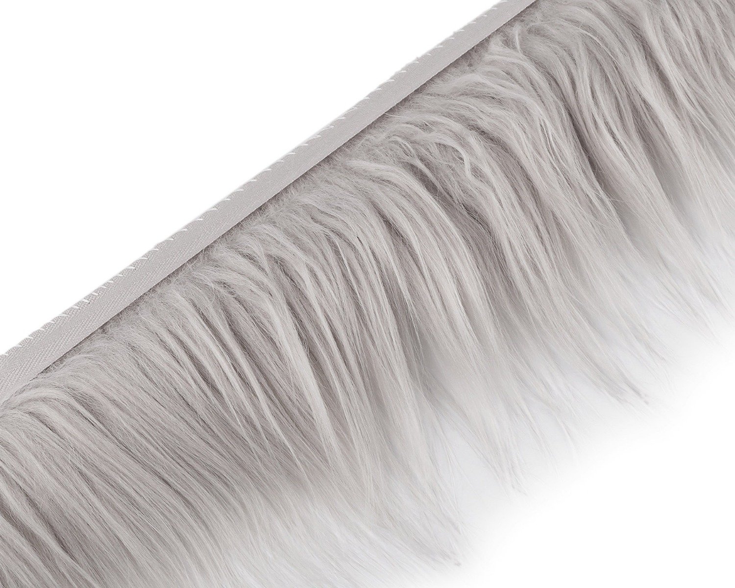 Kožešina / vousy dekorační 870867/3 šedá světlá, délka chlupů 10cm, šíře 13cm ( v metráži)