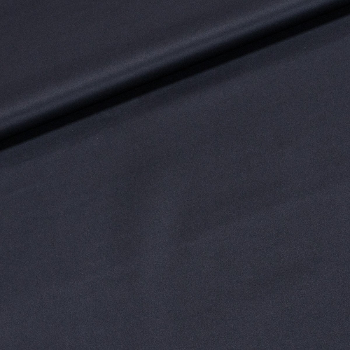 Oděvní látka KOŽENKA na úpletu 899 černá, elastická, š.140cm (látka v metráži)