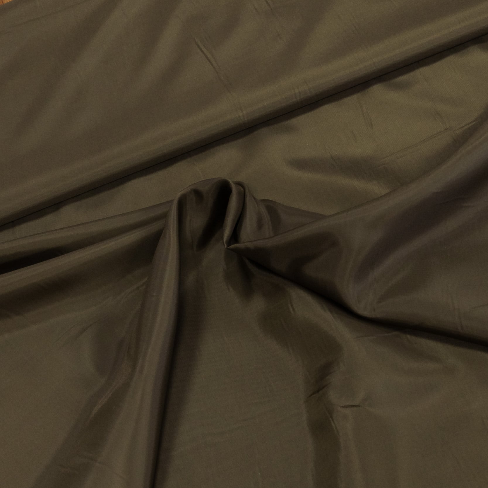 Podšívka polyesterová 5080-39, jednobarevná khaki, š.150cm (látka v metráži)