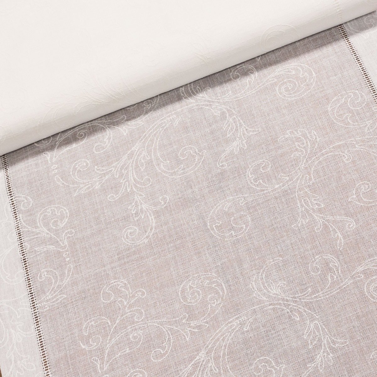 Polyesterové plátno  / štola na metráž 67700 smetanová s výšivkou, š. 45cm (látka v metráži)