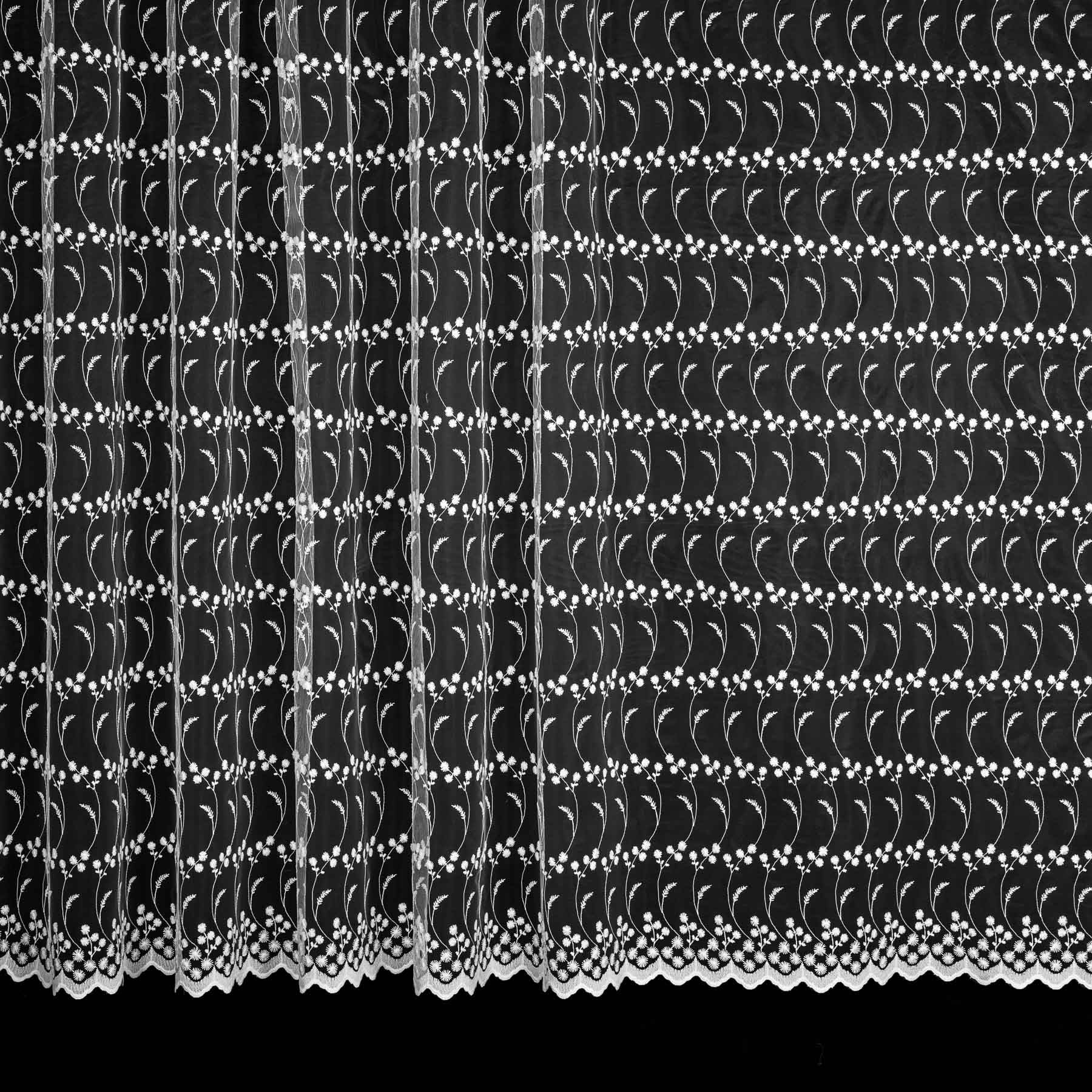 Berk Tylová záclona 9837, vyšívané květinky, s bordurou, bílá výška 190cm ( v metráži)