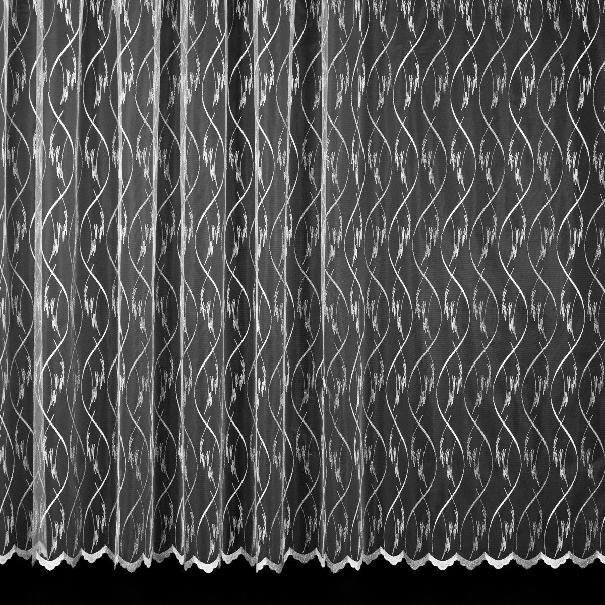 Mantis tylová záclona, vyšívaný šedo-bílý vzor, s bordurou, výška 210cm ( v metráži)