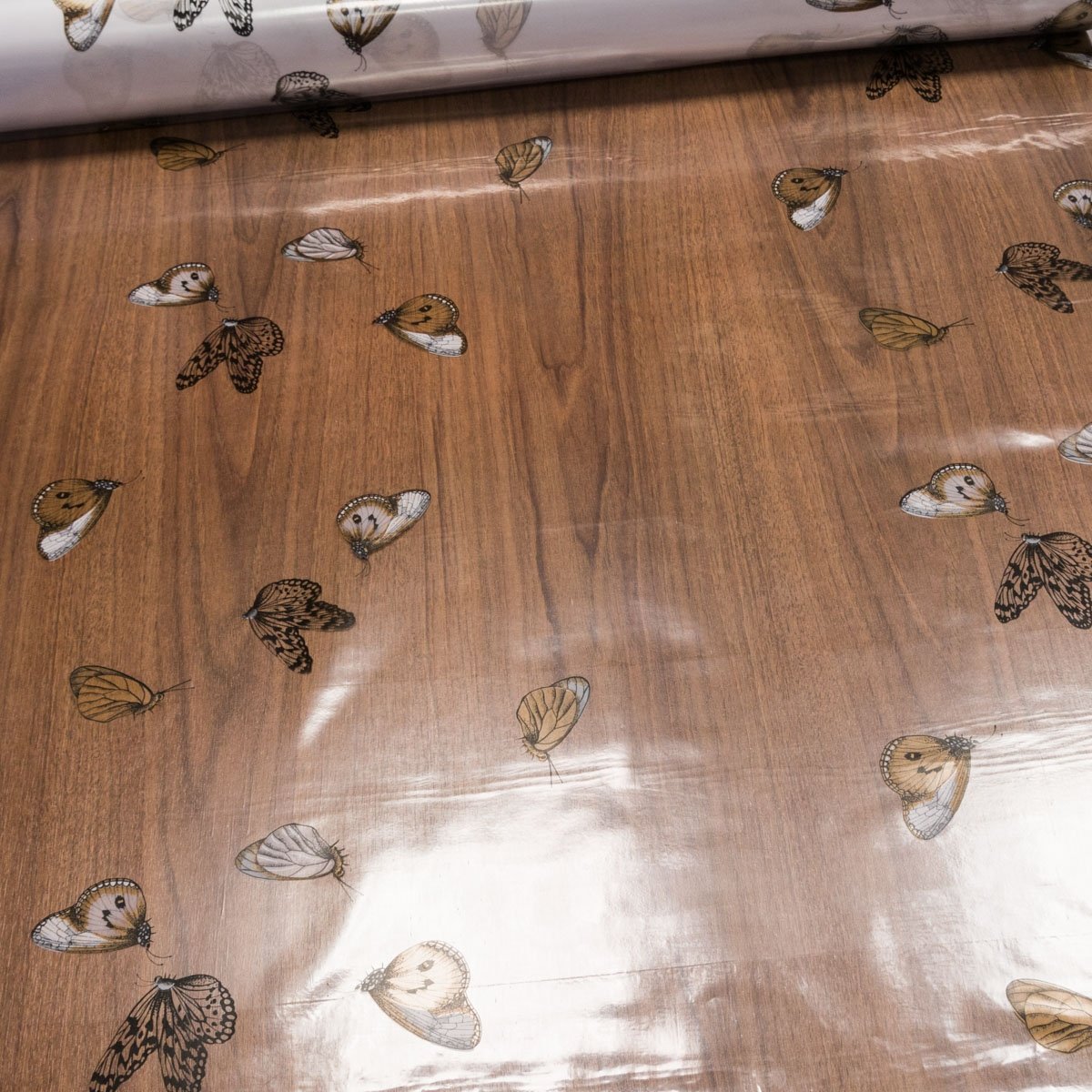 Kristal ubrus PVC průhledný 4W2/10, hnědý motýl, š.140cm (metráž)