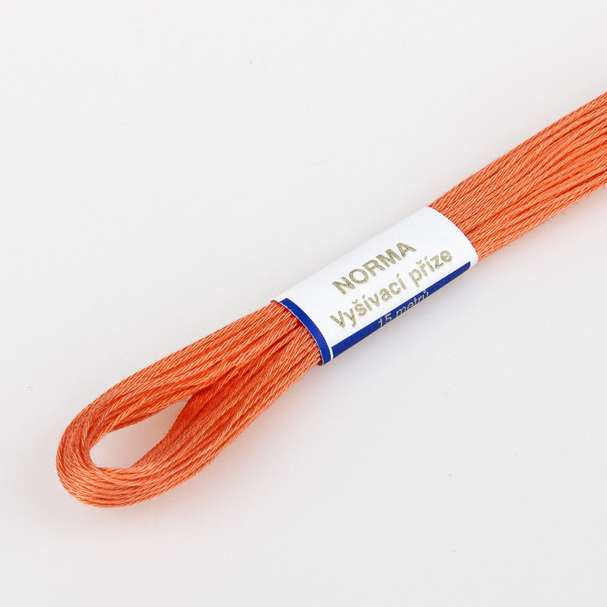 Niťárna Vyšívací příze NORMA / BAVLNKA 2372 lososová oranžová, jednobarevná, 1,5g/15m