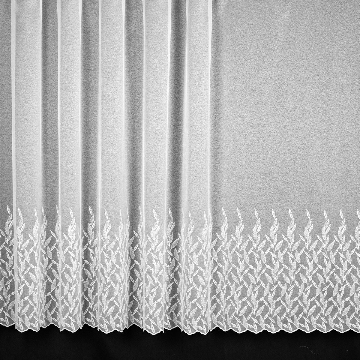 Forbyt záclona sablé 913725, vyšívané lístky, s bordurou, bílá, výška 250cm ( v metráži)